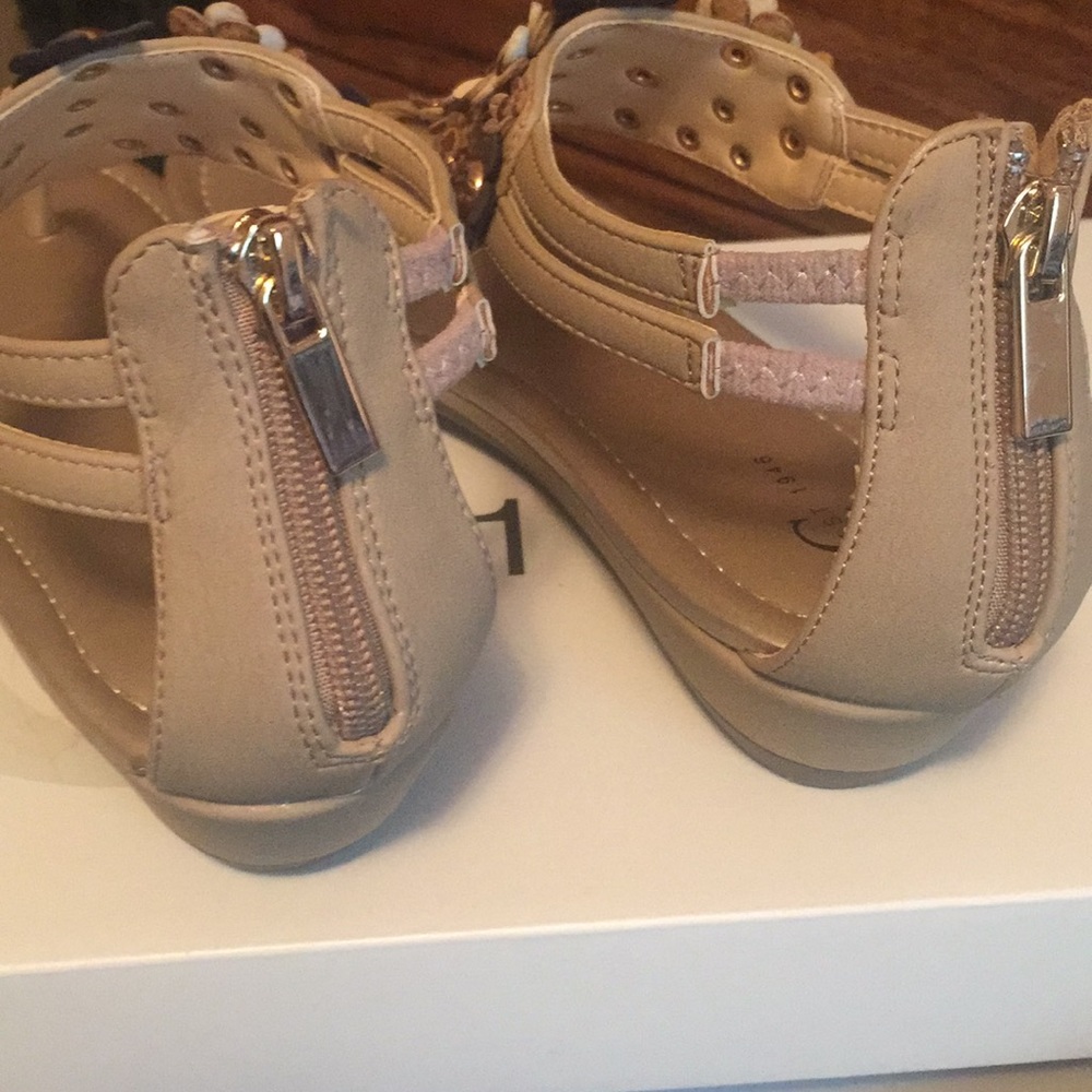 Sandals - Picture 3 of 6